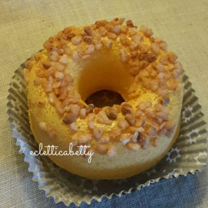 Donut con granella di nocciole