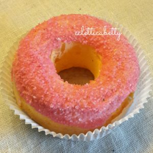 Donut con zucchero rosa