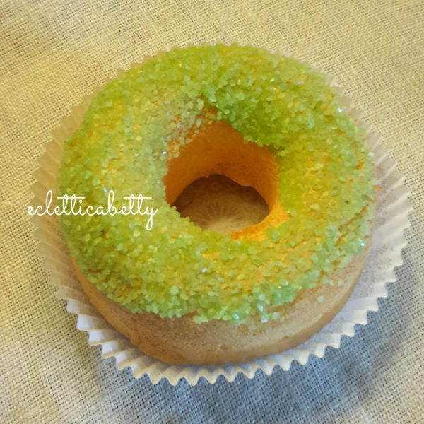 Donut con zucchero verde