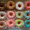 Donut zucchero colorato e glassa