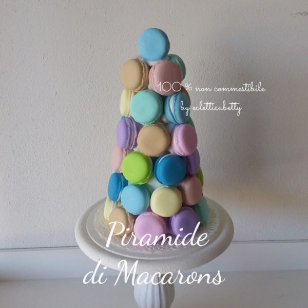 Piramide di macarons h 24 cm