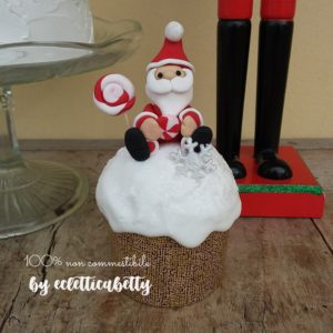 Piccolo Panettone glassato con Babbo Natale