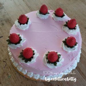 Torta rosa panna e fragole 22 cm