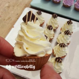 Piccolo Cupcake panna vaniglia e cioccolatino