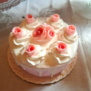 Torta con rose Shabby glassa bianca 15 cm