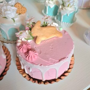 Tortina rosa con coniglio 10 cm