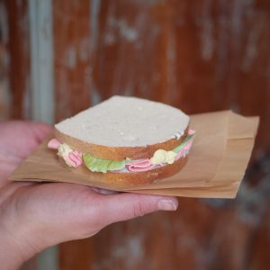 Sandwich cotto e insalata